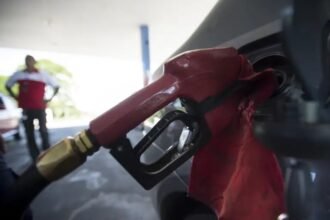 Mais álcool, menos gasolina: governo quer 'batizar' ainda mais o combustível e especialistas alertam para risco