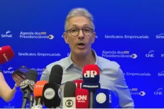 Zema sobe o tom: 'Estatal é cabide de empregos' e promete privatizar tudo se chegar ao Planalto