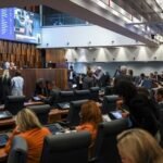 Após vetos, Alerj promulga leis que impactam transporte, servidores e incentivos fiscais