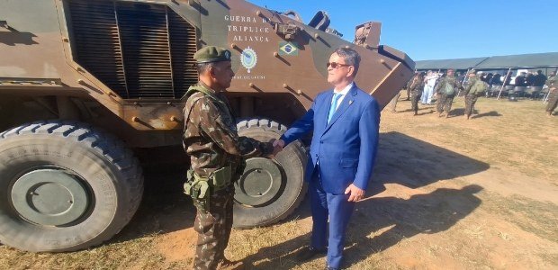 Exército faz demonstração de força para as eleições, e presidente do TRE-RJ acompanha operação antidrone