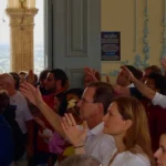 Paes começa campanha entre católicos e evangélicos e mira segurança no Rio