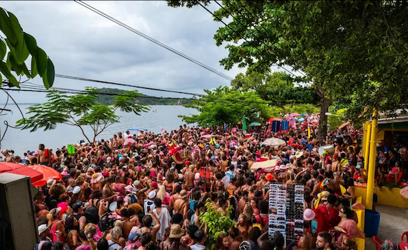 'Diga não ao Boto!': moradores de Paquetá se revoltam e fazem pressão contra carnaval fora de época