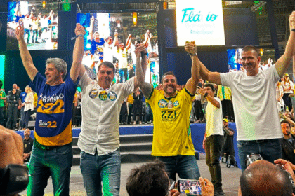 'Vai ter show, mas o protagonista será você': Douglas Ruas lança candidatura atacando Paes e Lula em evento com Flávio Bolsonaro