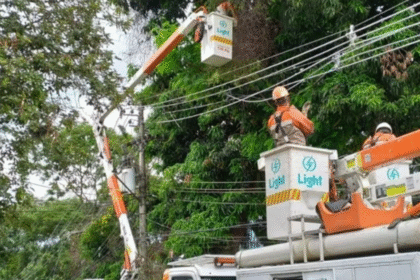 Após vendaval histórico, Light conclui recuperação da rede com força-tarefa de mais de 2 mil profissionais