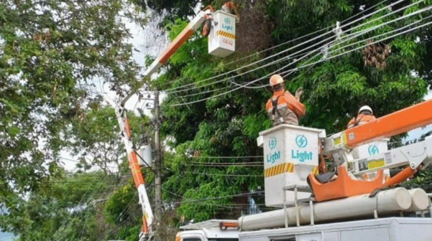 Após vendaval histórico, Light conclui recuperação da rede com força-tarefa de mais de 2 mil profissionais