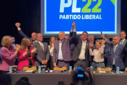 Flávio Bolsonaro anuncia o 'xerife' Alfredo Gaspar como seu vice para 2026