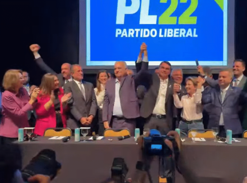 Flávio Bolsonaro anuncia o 'xerife' Alfredo Gaspar como seu vice para 2026