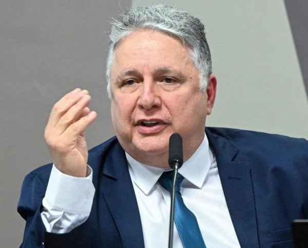 Garotinho reage à decisão da Justiça e diz que suspensão dos direitos políticos já terminou