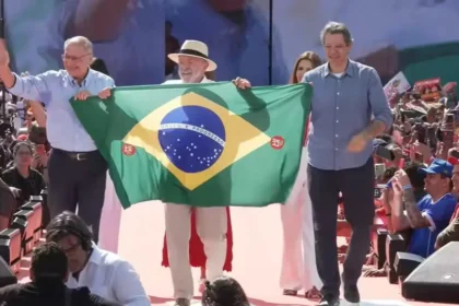 Lula abre campanha prometendo prender chefes de facções