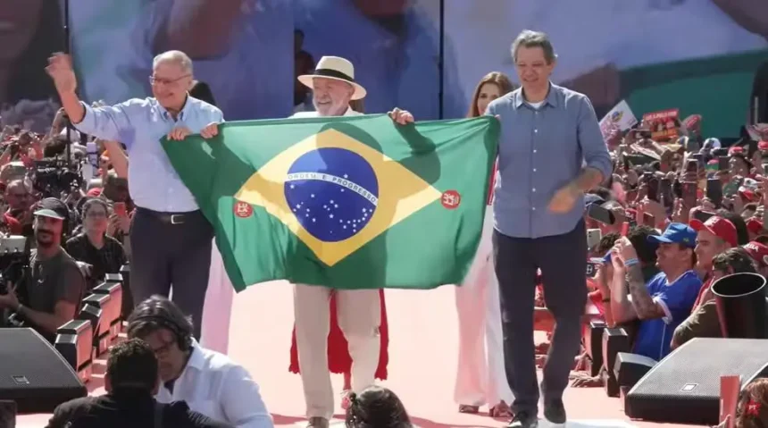 Lula abre campanha prometendo prender chefes de facções