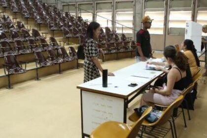 TRE-RJ troca 268 locais de votação, atinge 610 mil eleitores e tira urnas de áreas dominadas por facções, tráfico e milícias
