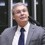 R$ 1,7 milhão no MST: Dino manda Lindbergh explicar emendas para cooperativas do Paraná