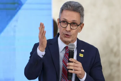 Plano Implacável de Zema gera polêmica com fim das estatais e facções criminosas como terroristas