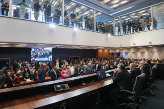 Alerj em disputa: 59 deputados tentam salvar seus mandatos em 2026