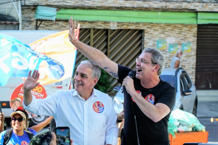André Ceciliano e Lindbergh apostam no Alemão e defendem legado de Lula em caminhada