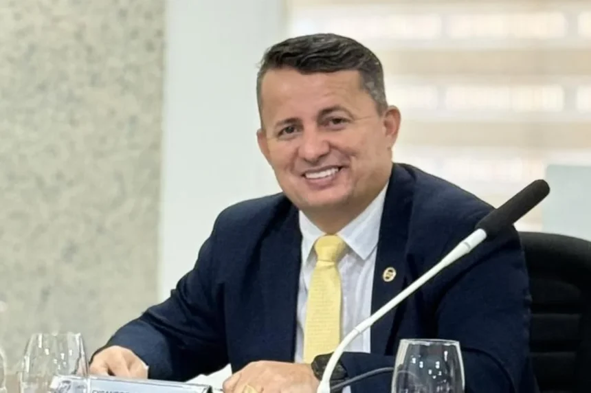 Vereador ‘Sandrinho Oficina do Som’ é assassinado a tiros em praça de Tanguá