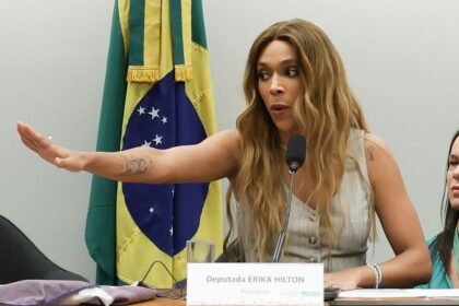 'ImbeCIS' e 'podem latir': Erika Hilton vira alvo de processo no Conselho de Ética por ataque a mulheres