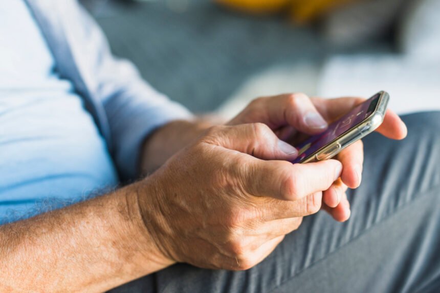 IA vira cabo eleitoral invisível? Saiba o que está acontecendo nos celulares