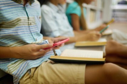 Tombo do Ocidente e salto da China: IA faz o Brasil parecer melhor do que é na educação