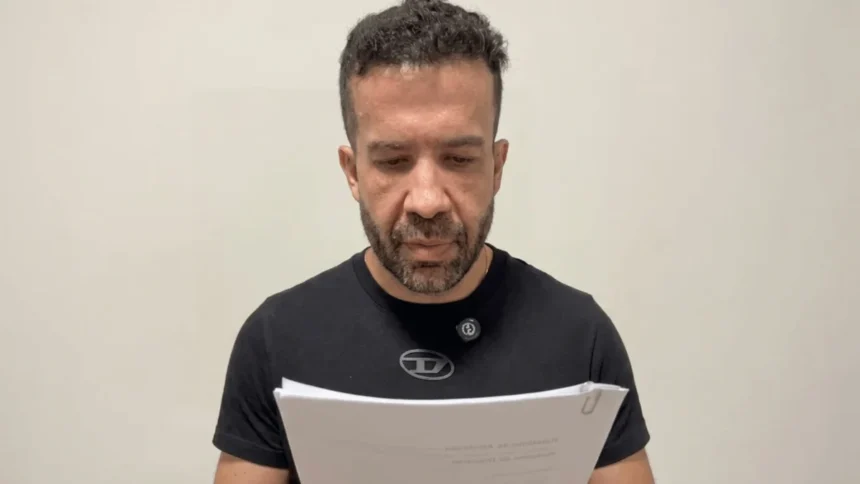 Janones volta atrás após decisão judicial e Nikolas debocha: 'Alguém teve que fazer retratação'