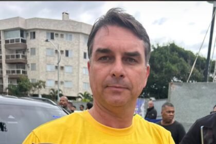 Adesivo com recado direto a Lula e Paes vira disputa em Cabo Frio