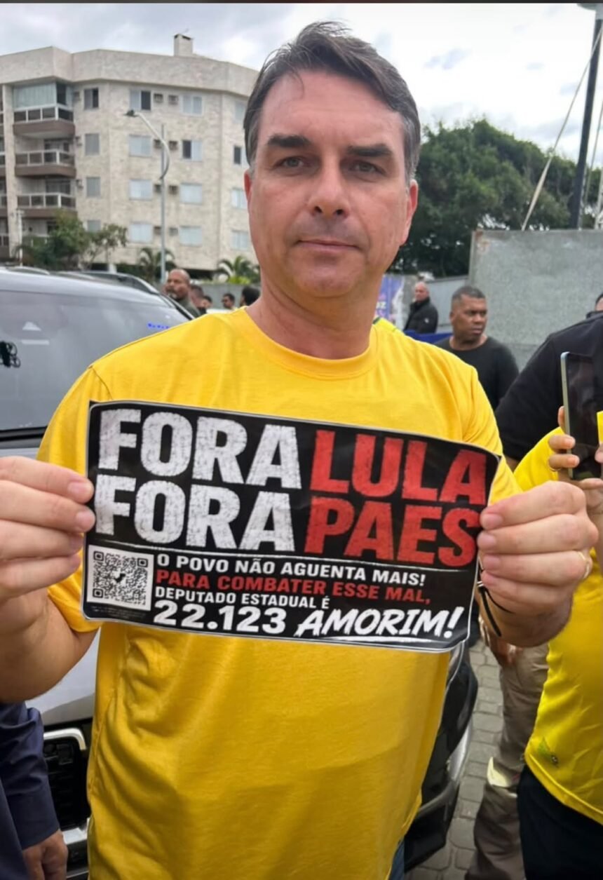 Adesivo com recado direto a Lula e Paes vira disputa em Cabo Frio