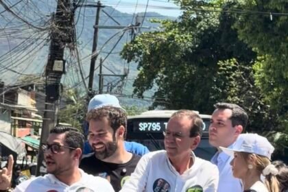 Eduardo Paes percorre Zona Norte do Rio e promete segurança