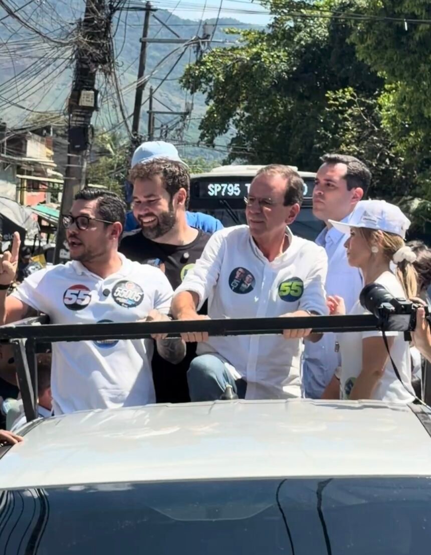Eduardo Paes percorre Zona Norte do Rio e promete segurança