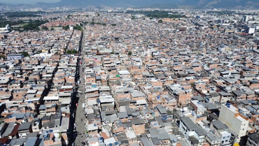 'Agora eu existo': comprovante de residência chega a moradores após regularização da água