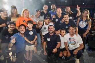 José Aldo e Léo Moura entram em campo por Pampolha em mobilização com mais de 5 mil pessoas em Bangu