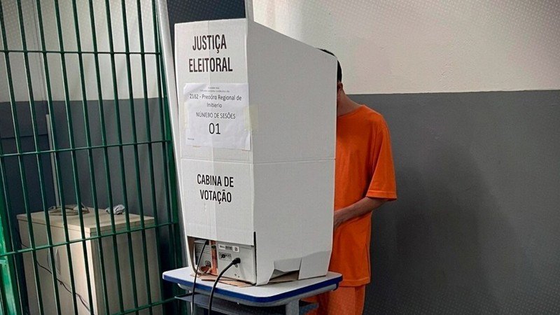 Preso vai poder votar? Lei que muda regra não vale para esta eleição