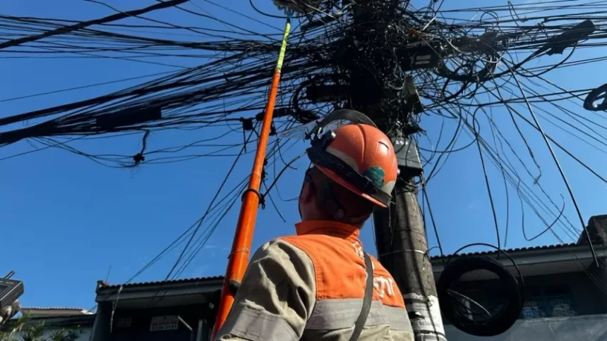 Gatos de luz: R$ 1,3 bilhão some por ano no RJ — dinheiro daria para abastecer casas no ES por um mês