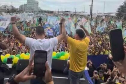 O ‘sinal’ veio do céu — e Flávio Bolsonaro aproveitou
