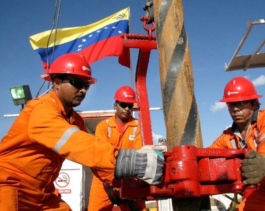 Sem dinheiro para explorar o próprio petróleo, Venezuela agora chama os americanos de volta