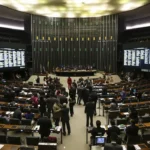 Esquerda e centro na mira: 4 siglas podem perder o Fundo Partidário
