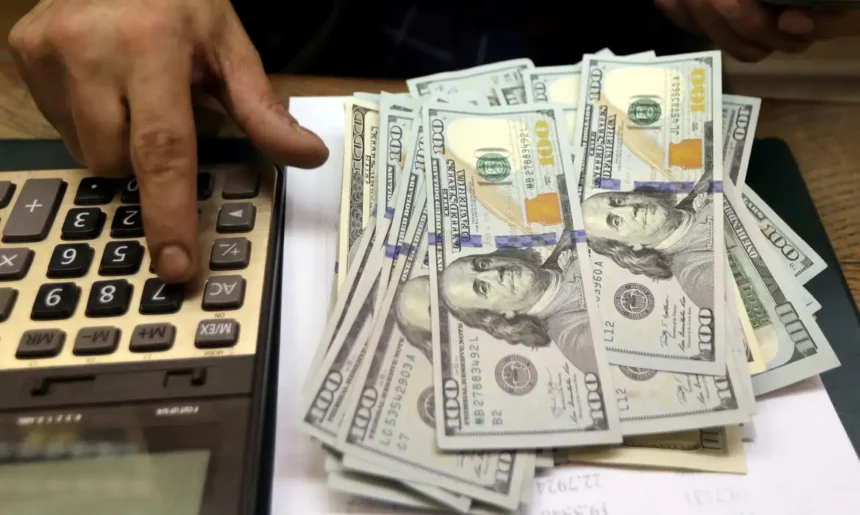 Bolsa despenca até 16% e dólar dispara após reeleição de Lula; B3 suspende negociações