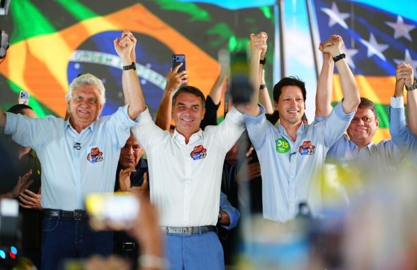 Flávio quer mudar Constituição para 'redemocratizar' o Brasil e endurecer combate ao crime