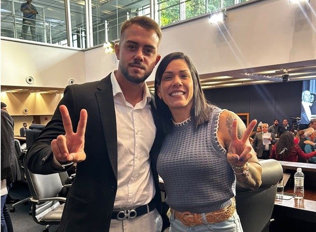 Parlamentar mais jovem e deputada mais votada ganham os holofotes da Alerj após eleição