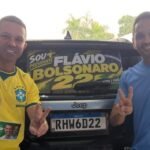 Adesivaço em apoio a Flávio Bolsonaro reuniu 350 carros na Baixada Fluminense