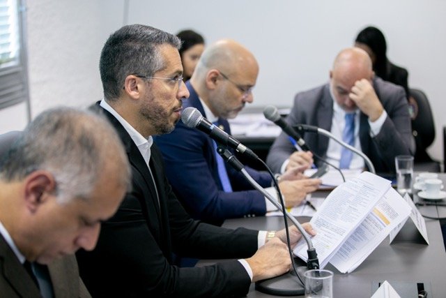 Esquerda resiste, mas CCJ da Alerj aprova proposta para classificar CV e PCC como terroristas