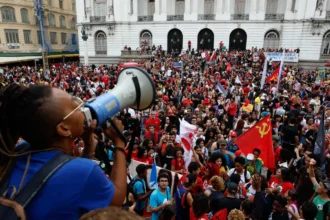 Enquanto Lula tenta pagar de bom cristão, sua militância ‘invoca o capeta’