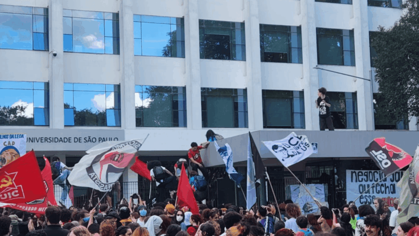 Palanque ou universidade? Lá fora punição, no Brasil quem depreda e interrompe aula sai ileso