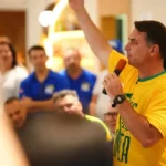 Flávio Bolsonaro supera Lula em votos no exterior 