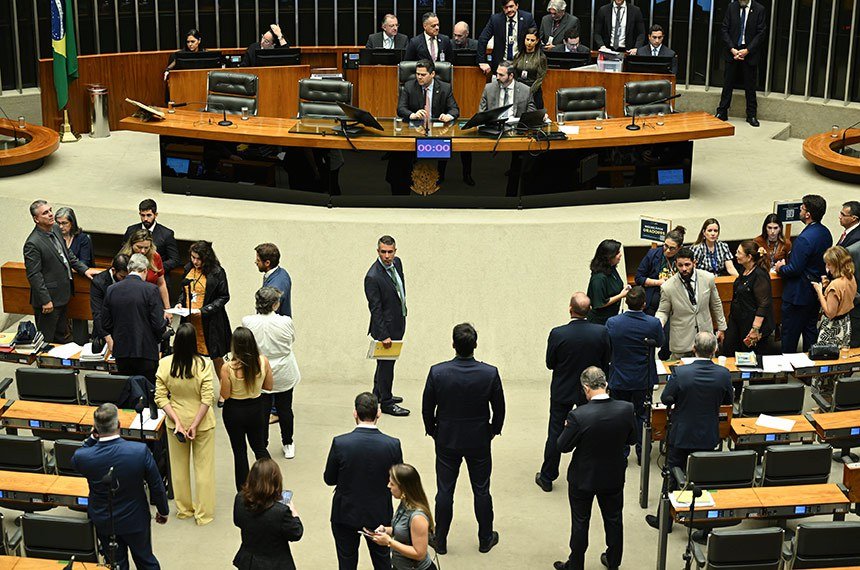 Corrida contra o relógio: governo quer mudar regras antes que direita amplie poder no Congresso