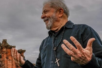 Lula apela à fé para tentar conquistar evangélicos e cita bets, família e jornada de trabalho