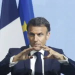 Num ato de desespero, presidente francês proíbe protestos de redes sociais para devolver o poder aos sindicatos