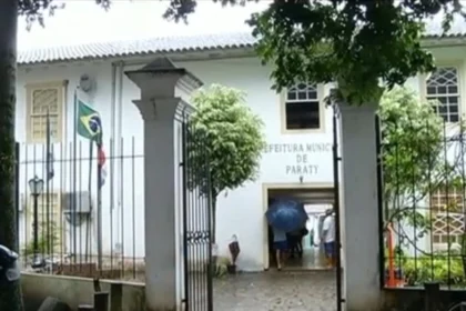 Paraty: duas empresas que funcionam no mesmo apartamento têm contratos renovados. Coincidência?