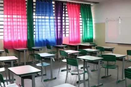 Brasil tem 63,9 milhões sem ensino básico completo; pobreza e falta de oportunidades expõem o tamanho do problema